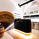 Pensión Husí Plácek S Vinným Sklepem A Terasou