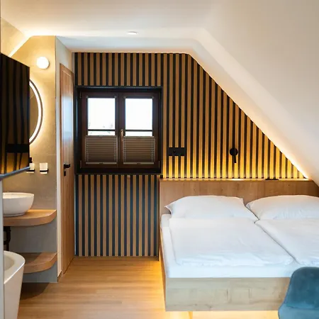 Husí Plácek S Vinným Sklepem A Terasou 3*